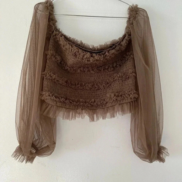 MABLE off shoulder tulle smock crop top. - Picture 2 of 7